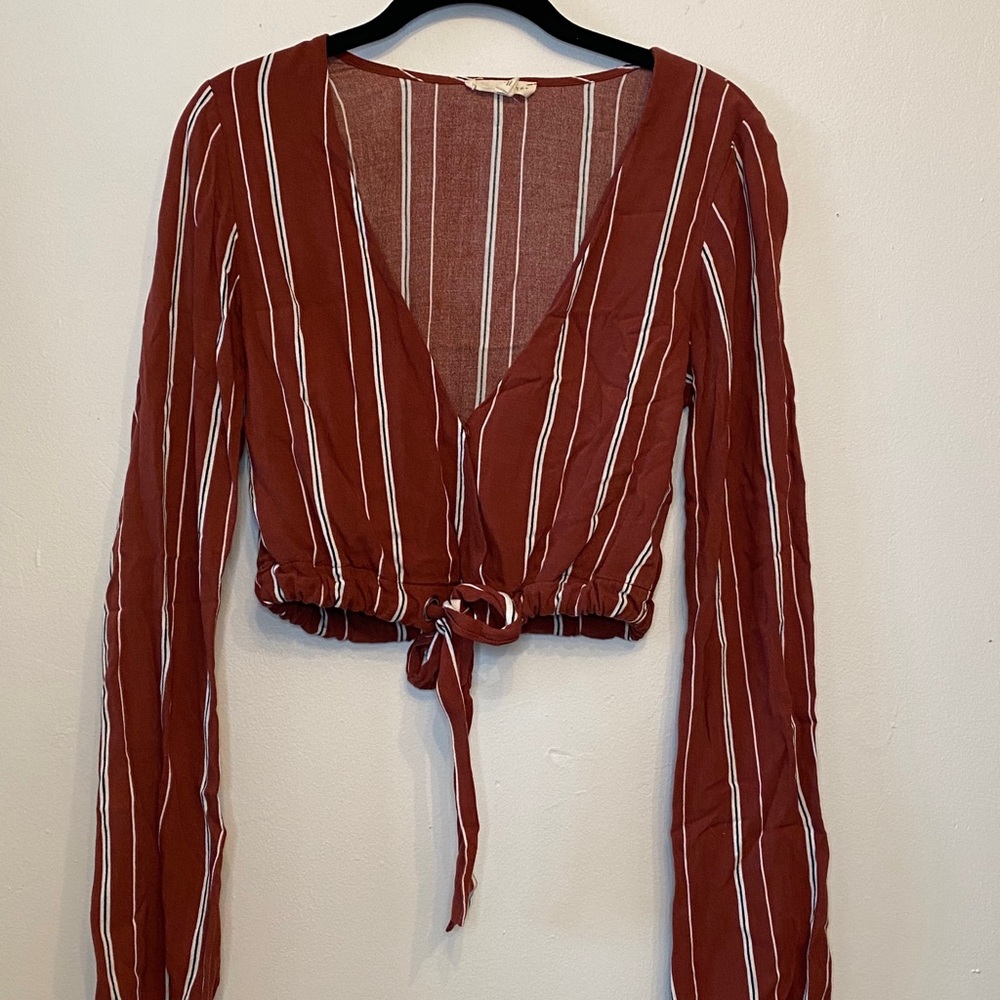 Long sleeve burgundy crop top!